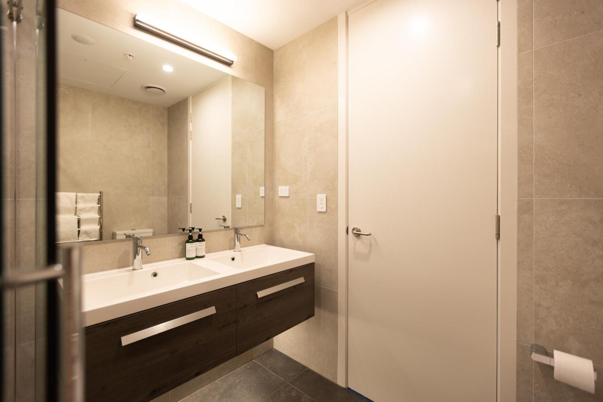 Luxury 2 Bedroom Cbd Apartment With Free Parking Christchurch Bagian luar foto